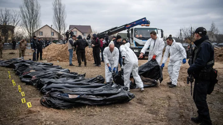 UE sancţionează 9 persoane pentru crime de război în Bucea