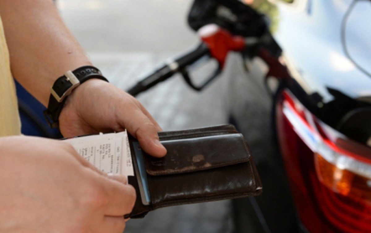 Prețul petrolului depășește 100 de dolari pe baril pentru prima dată din 2022, alimentat de tensiunile din Orientul Mijlociu