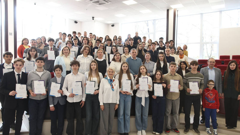 Elevi din toată țara premiați la Olimpiada Republicană la Chimie