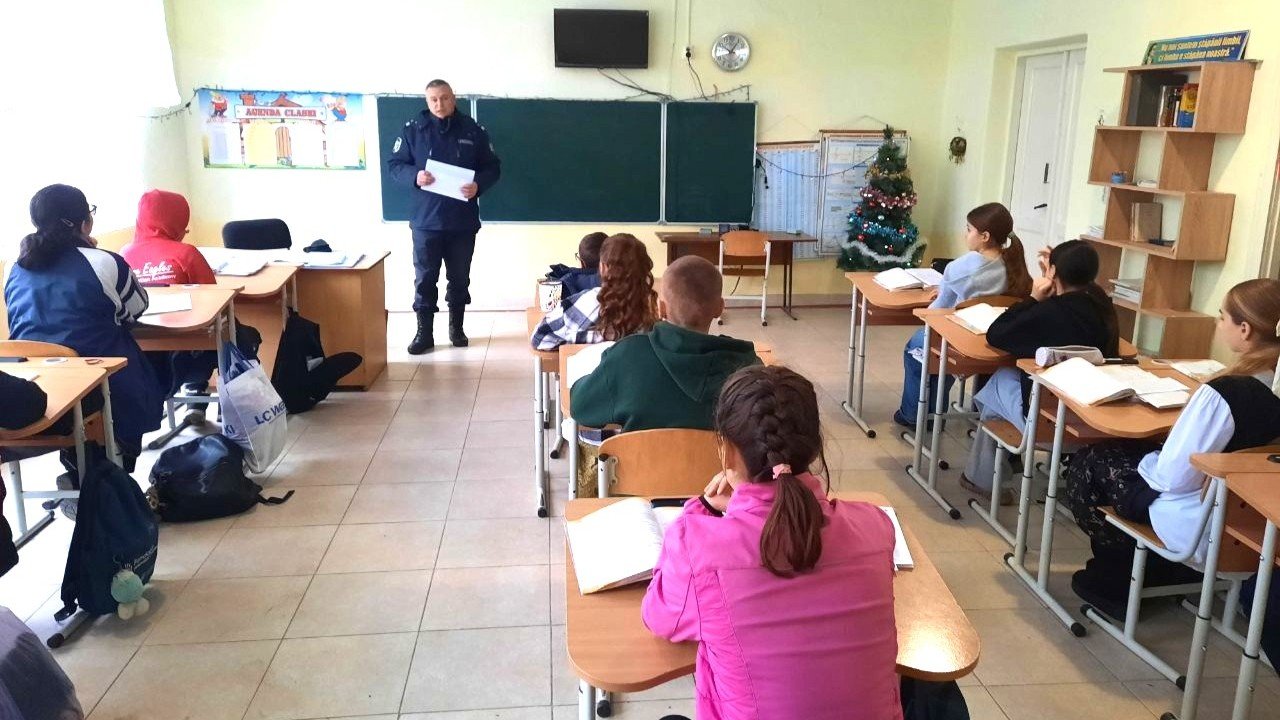 Profesorii din Moldova vor fi pregătiți să identifice consumul de droguri în școli