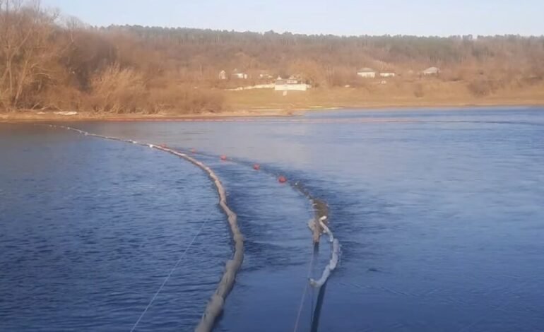 Apă-Canal Chișinău protejează captarea apei de pe Nistru cu baraje