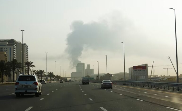 Incendiu declanșat de dronă lângă aeroportul din Dubai suspendă zborurile