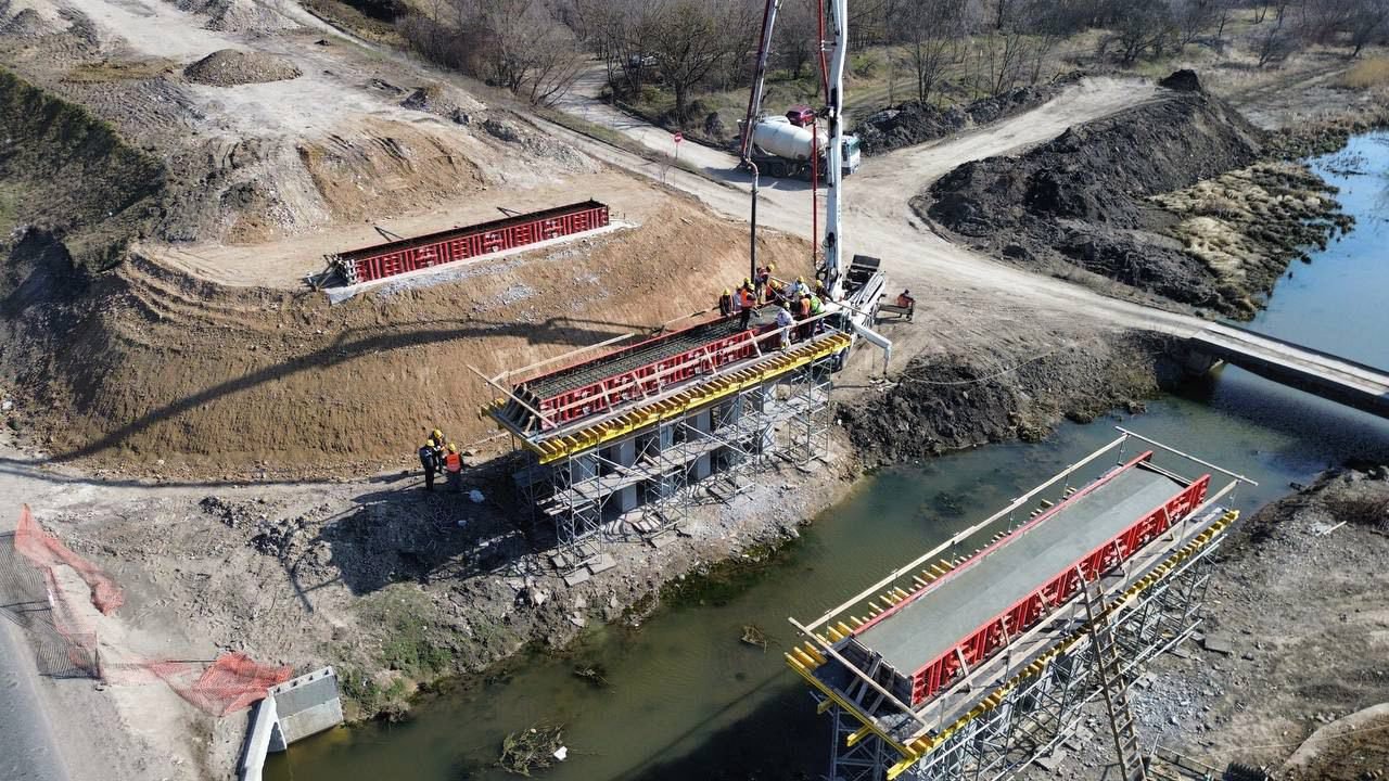 Lucrările la podul de la Bălți au atins 80% progres