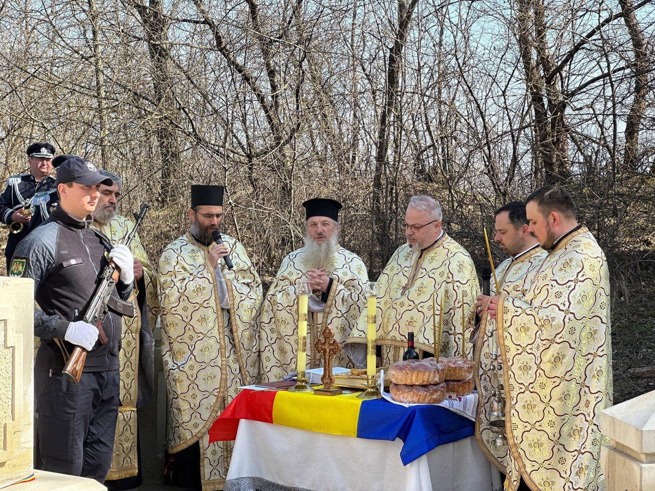 Monument dedicat preoților deportați și generalului Stan Poetaș inaugurat la Nistru