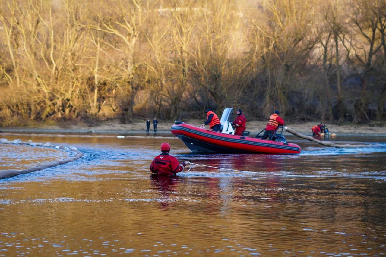 Procuratura din Moldova anchetează poluarea masivă a râului Nistru