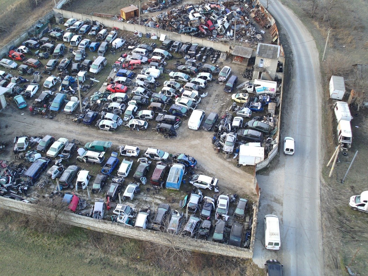 Ofițerii vamali au confiscat peste 130 de mașini aduse ilegal din UE în Moldova