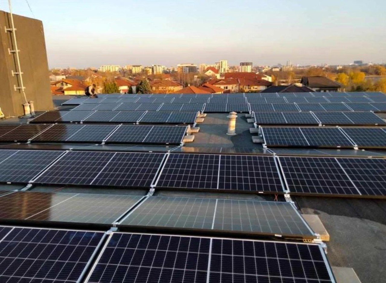 Locatarii din Chișinău reduc costurile la electricitate cu panouri solare