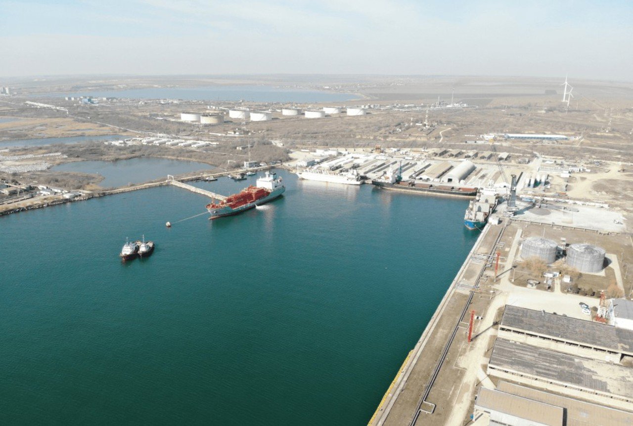 Navă remorcher românească s-a scufundat în Portul Midia: un marinar mort, alții dispăruți