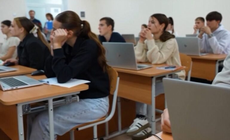 Burse duble pentru studenții romi în Moldova, dar discriminarea persistă