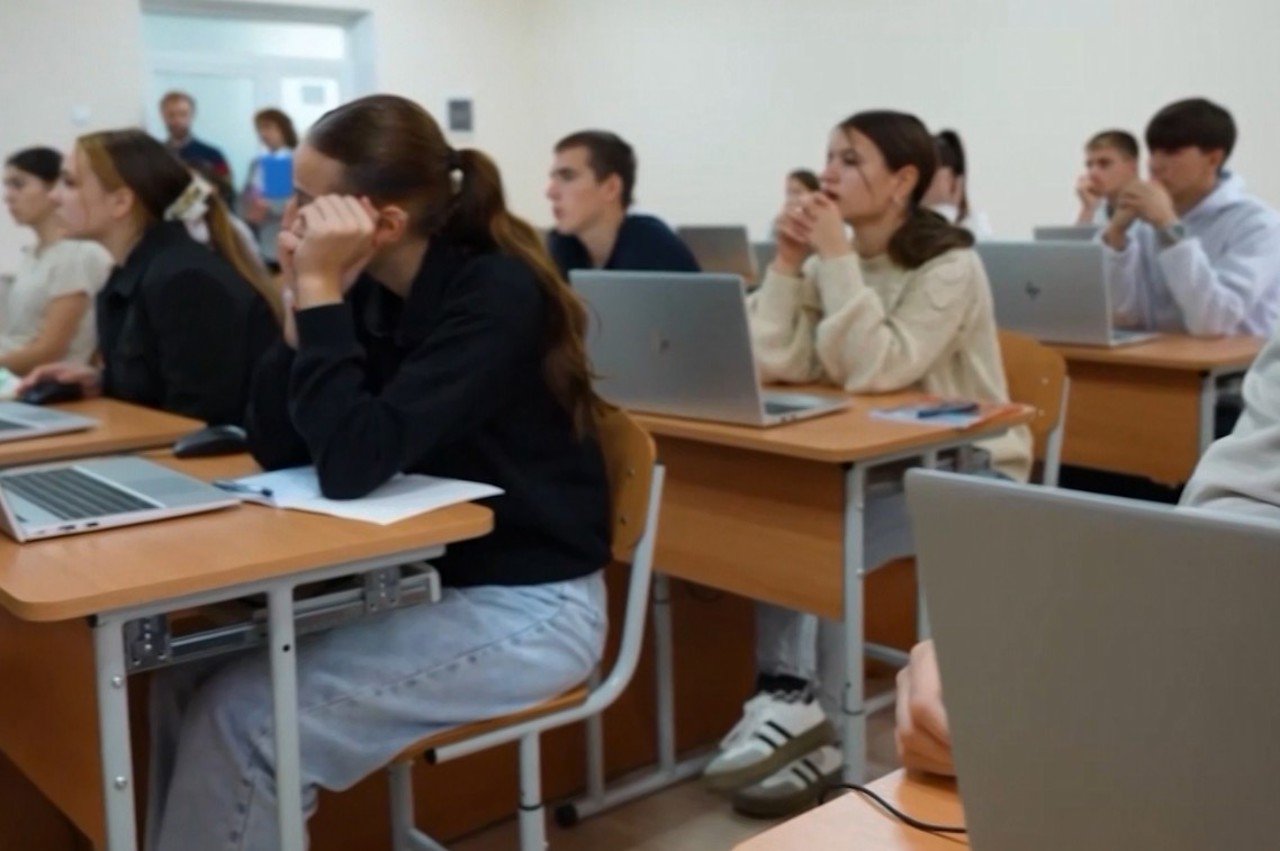 Burse duble pentru studenții romi în Moldova, dar discriminarea persistă