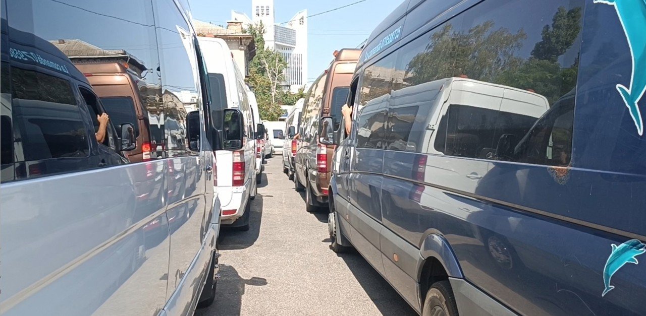 Autoritățile caută soluții după creșterea rapidă a prețurilor la carburanți