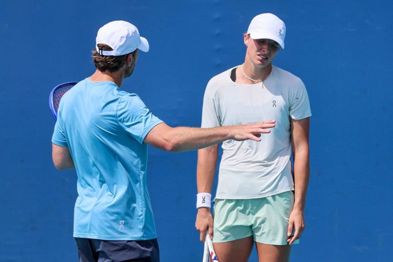 Iga Swiatek eliminată surprinzător în turul 2 la Miami, Ruse avansează