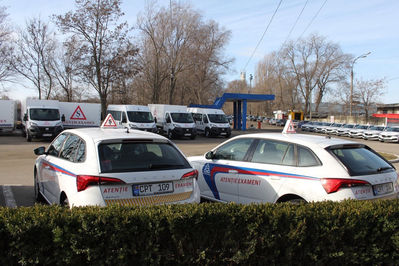 Școlile auto cu performanțe slabe la examenul practic vor fi supuse unei reevaluări în iunie