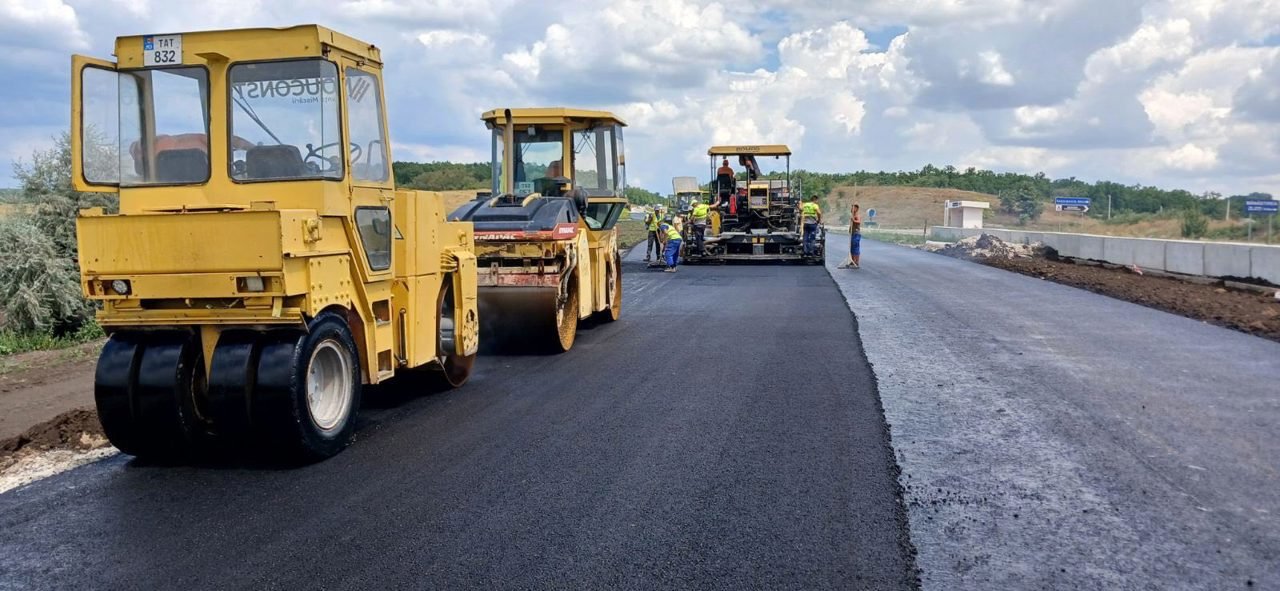 Creșterea prețului petrolului amenință proiectele de construcție a drumurilor din Republica Moldova