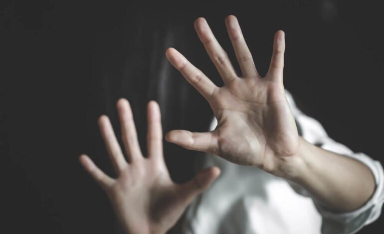 Bărbat condamnat la 21 de ani pentru viol și abuz sexual asupra a doi minori