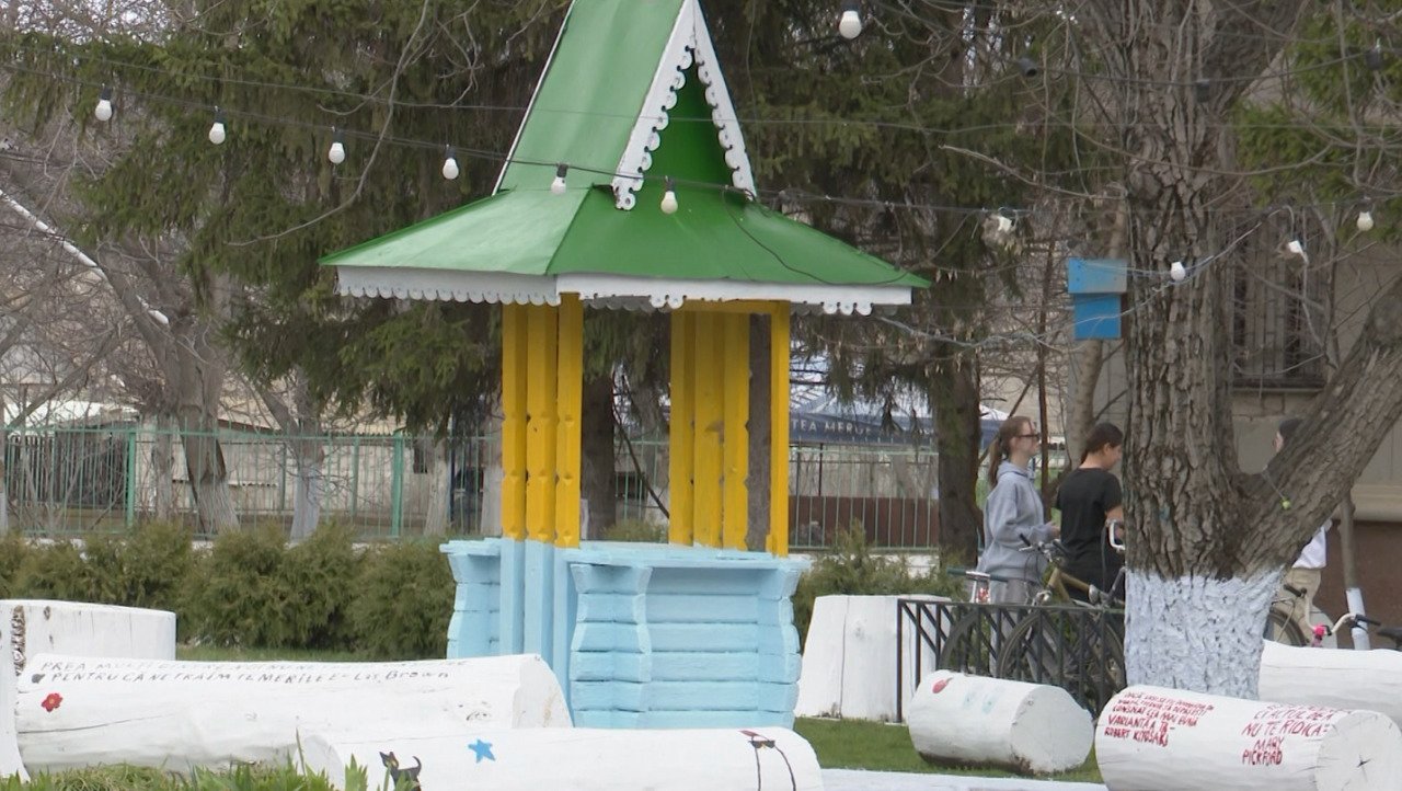 Locuitorii din Puhăceni se confruntă cu apă potabilă contaminată, autoritățile promit soluții