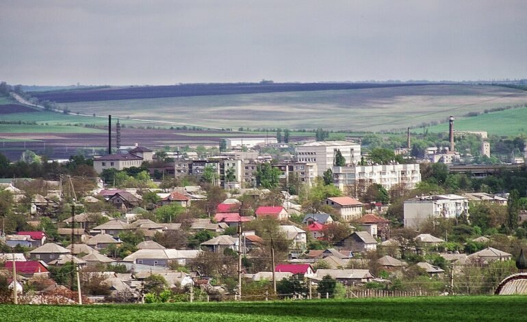 Casele cu frontoane din Cimișlia păstrează tradițiile și meșteșugul local