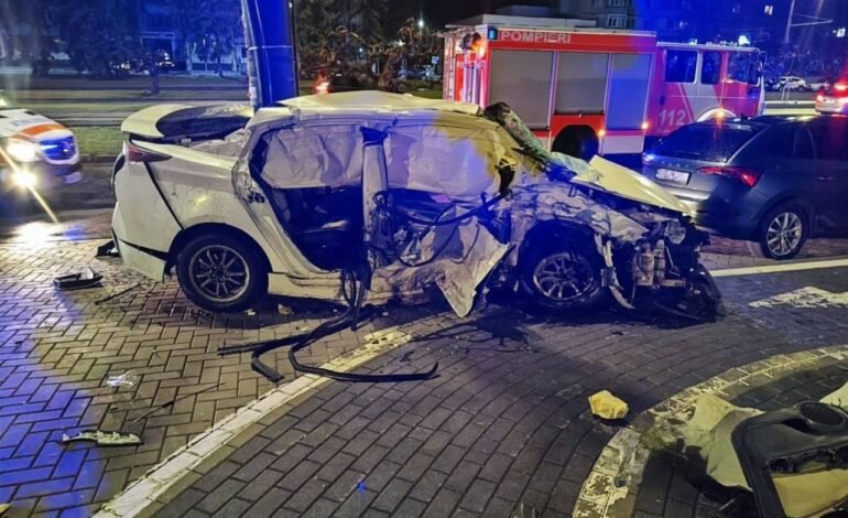Accident în Capitală: Doi răniți după coliziunea a două autovehicule