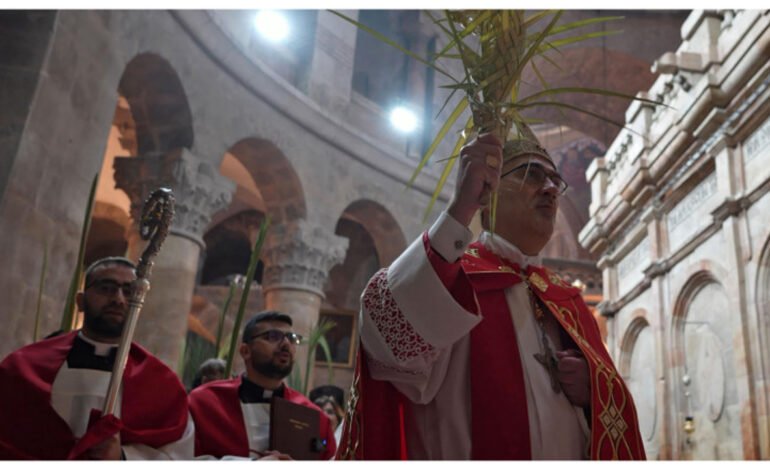 Poliția israeliană blochează Patriarhul Latin la Sfântul Mormânt de Florii