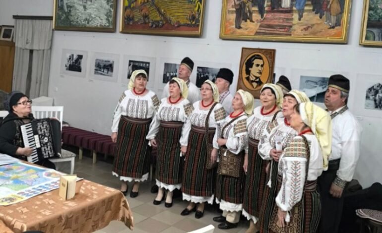 Artiștii din Mereni adună satul prin teatru și tradiții vii