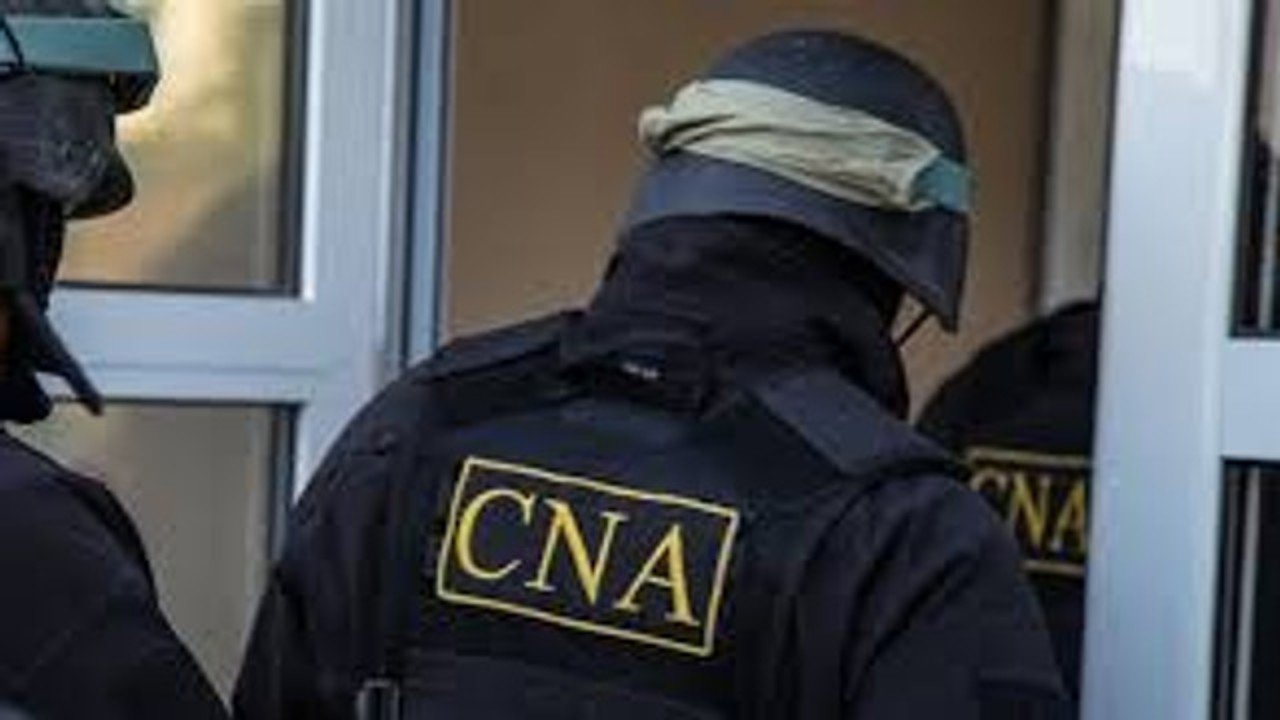 Reținut pentru trafic de influență, bărbatul ar fi fiul unui fost procuror