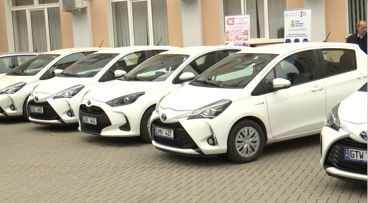 Școlile tehnice primesc mașini hibride pentru instruire practică reală