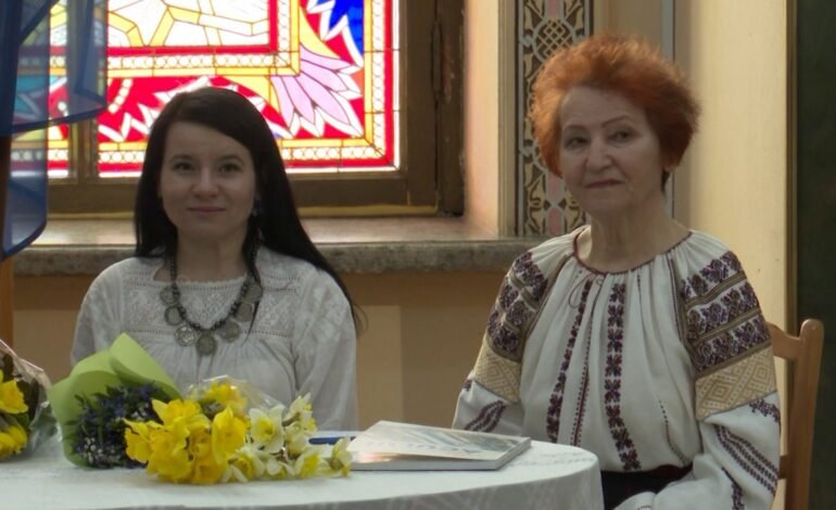 Lansează ghid practic pentru cusut cămăși cu altiță, patrimoniu UNESCO