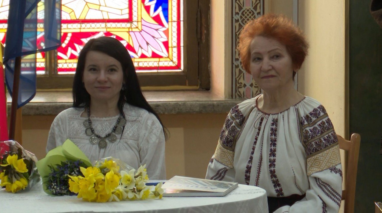 Lansează ghid practic pentru cusut cămăși cu altiță, patrimoniu UNESCO