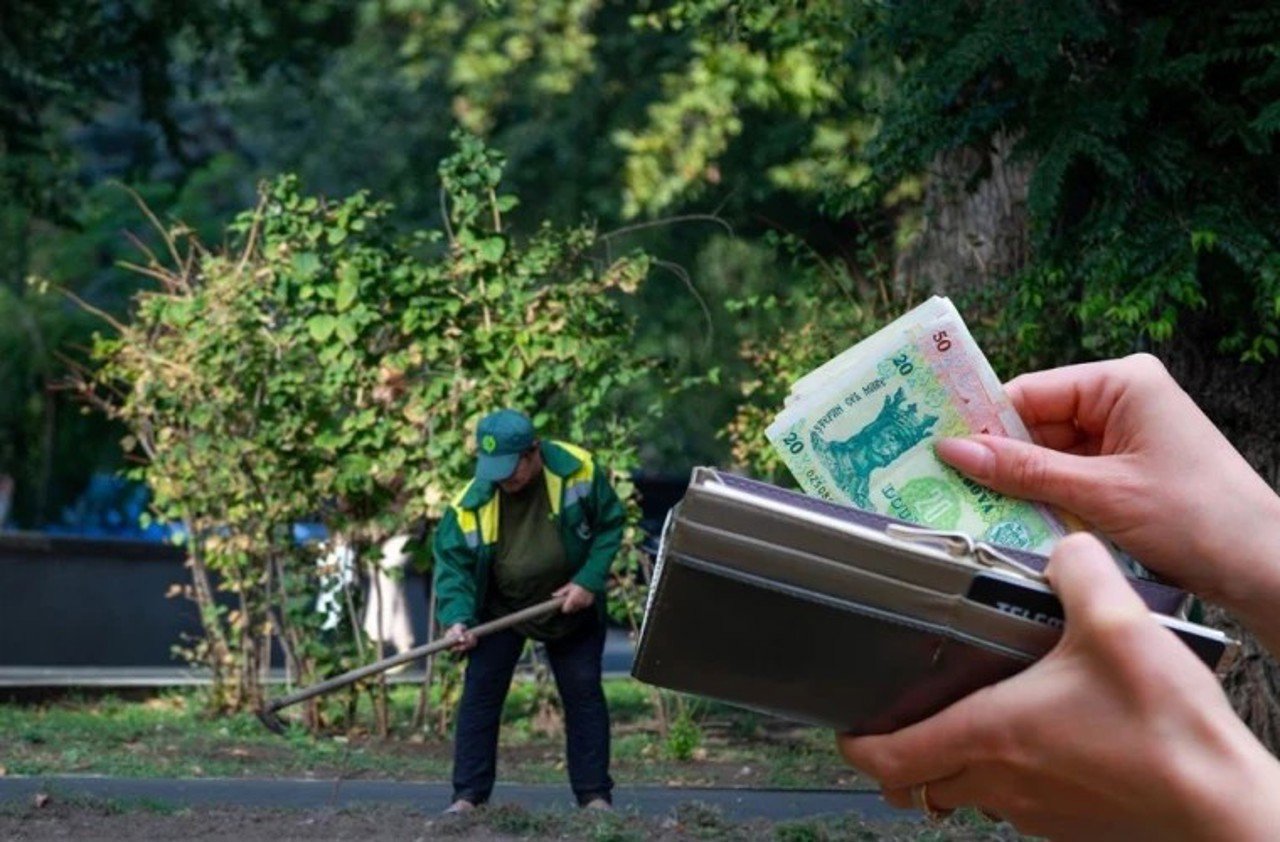 Mii de gropi ilegale de gunoi afectează mediul în Republica Moldova