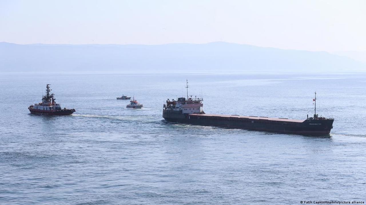 Navă cu grâu se scufundă lângă Herson: un mort, doi dispăruți