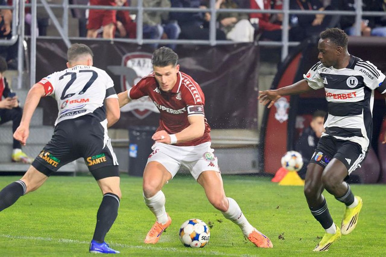 Universitatea Cluj domină Superliga după victorie pe terenul Rapidului