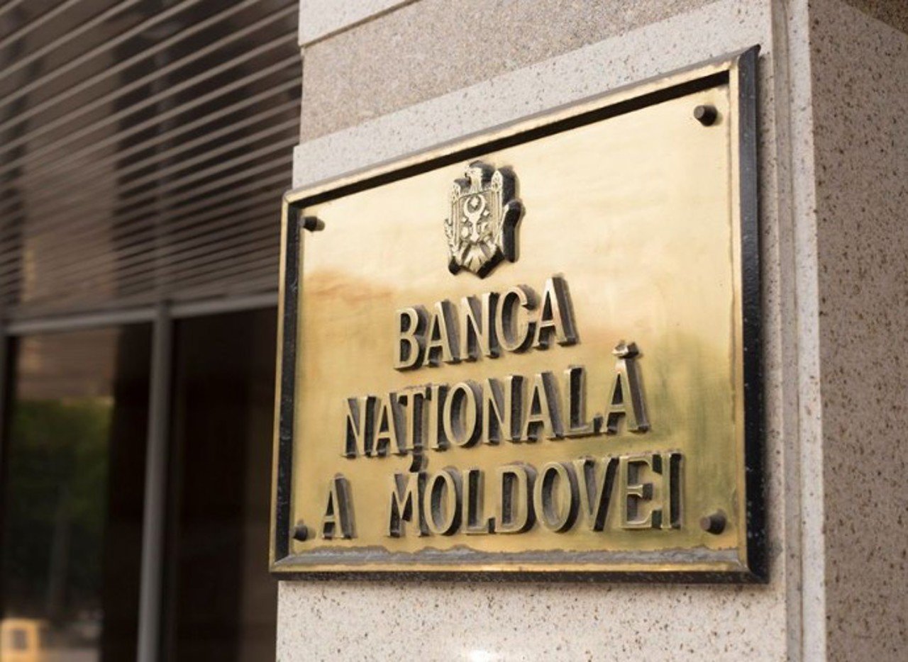 Șefi de instituții publice din Moldova câștigă lunar peste 100.000 de lei