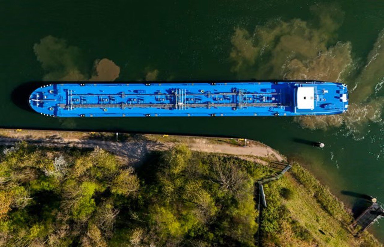 Petrolul se prăbușește după armistițiul SUA-Iran și redeschiderea Strâmtorii Ormuz