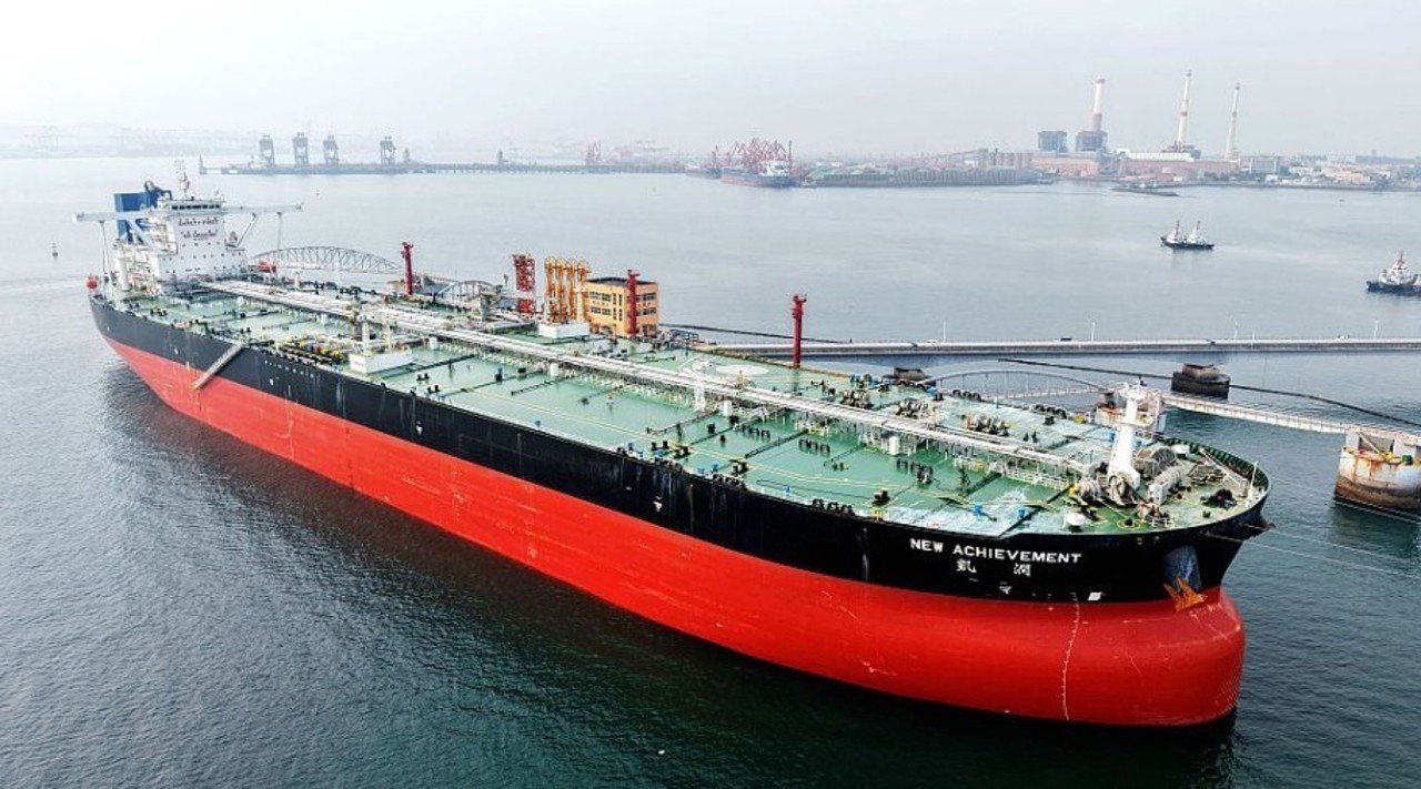 Trump suspendă atacurile, Brent scade la 94 de dolari pe baril