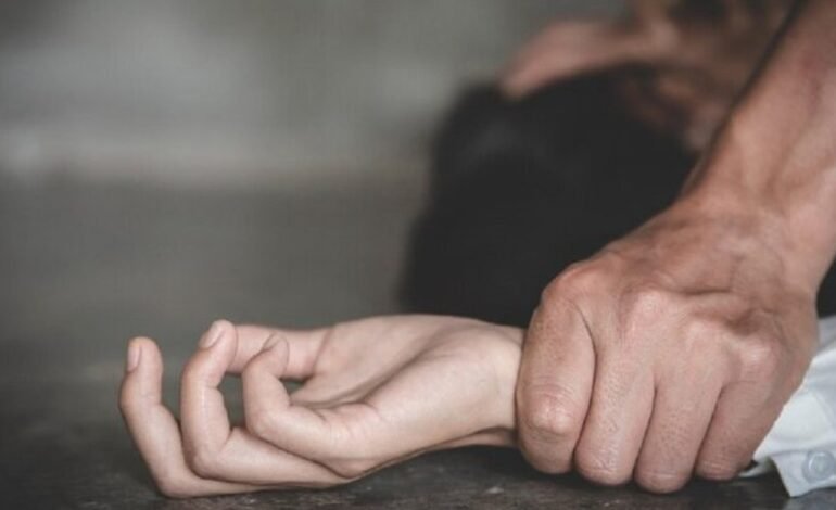 Tineri din Moldova, acuzați de proxenetism, viol și răpire, trimiși în judecată