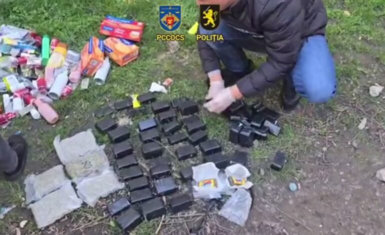 Descoperă și rețin traficanți cu 10 kg droguri din colete spaniole