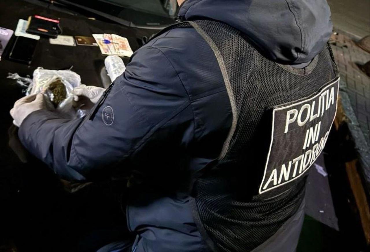 Parlamentul aprobă înăsprirea pedepselor pentru traficul de droguri și combaterea online