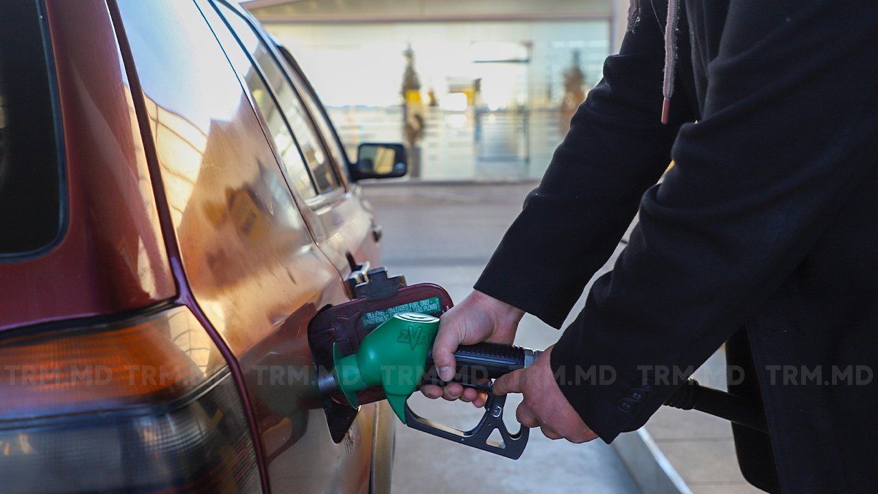 Prețurile carburanților scad în Moldova, pe fondul negocierilor în Orientul Mijlociu