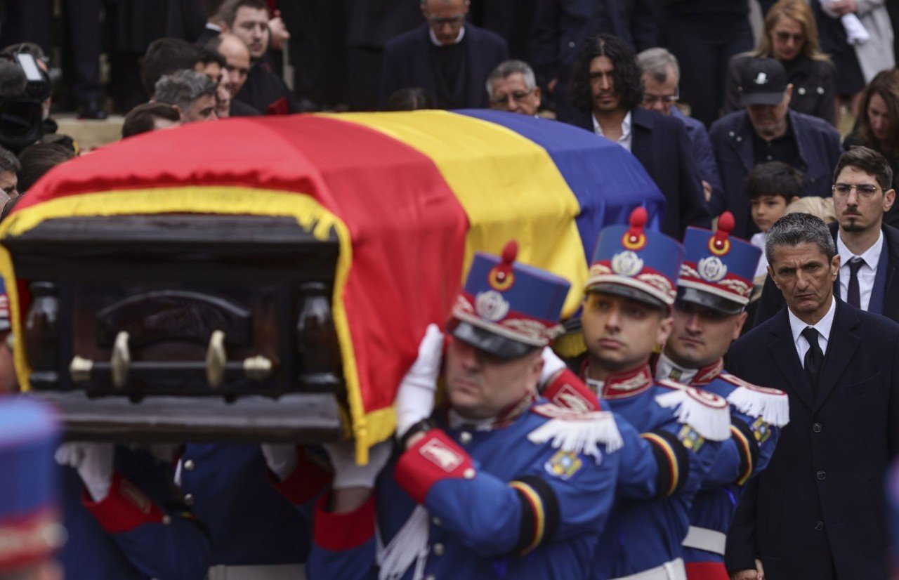 Zeci de mii își iau rămas bun de la „Il Luce” la Bellu