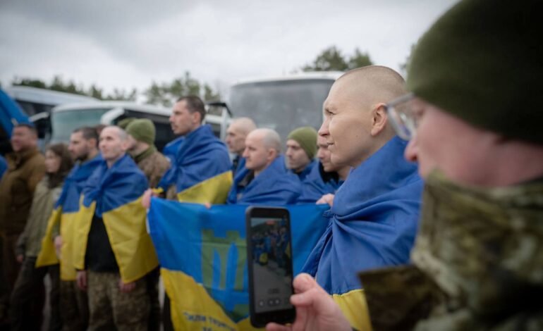 Rusia și Ucraina efectuă schimb reciproc de 350 prizonieri în pragul armistițiului