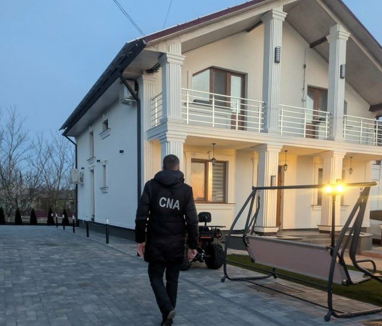 Cinci reținuți în Moldova pentru trafic de influență în contracte publice