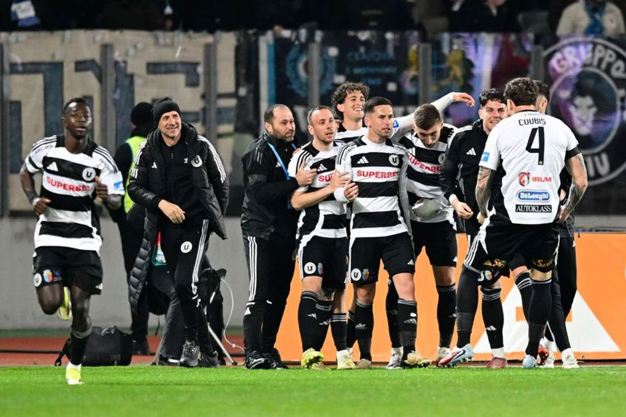 Universitatea Cluj preia conducerea în Superliga după victoria cu 4-0