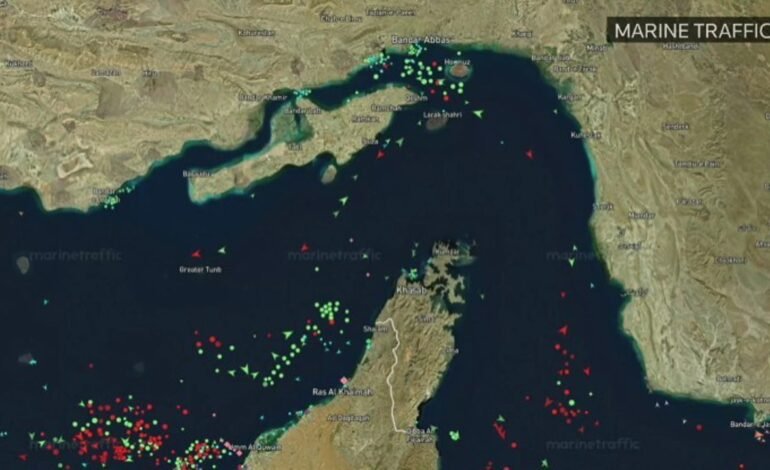 Trafic redus de petroliere în Strâmtoarea Ormuz între SUA şi Iran