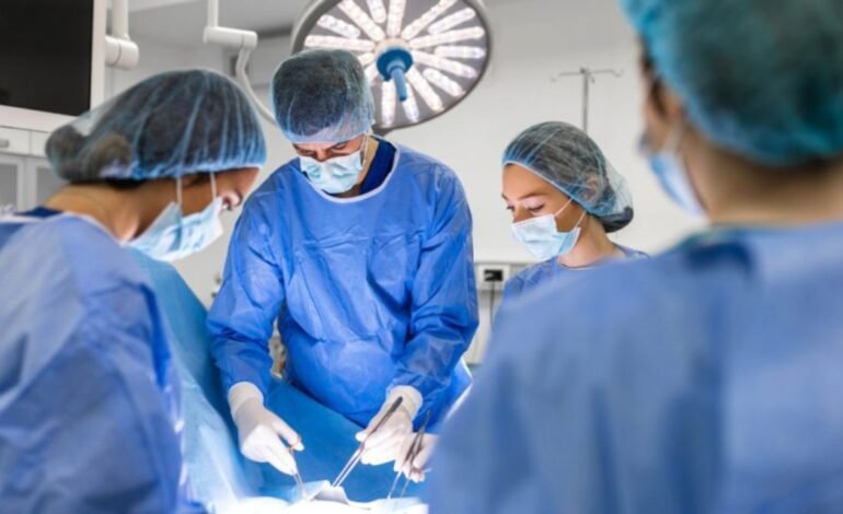 Crește numărul operațiilor de protezare a articulațiilor în Moldova