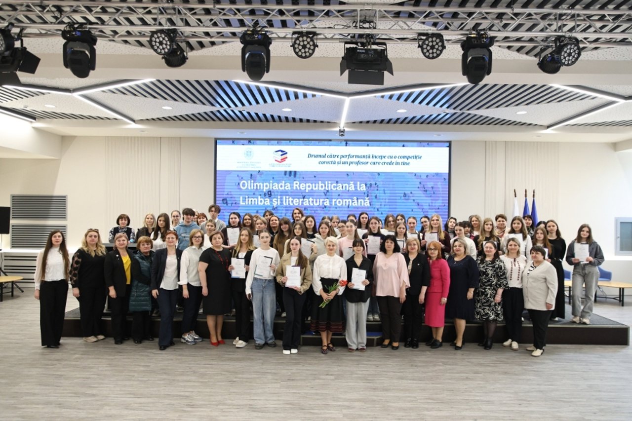 Elevi din toată țara premiați la Olimpiada de Limba română pentru minorități