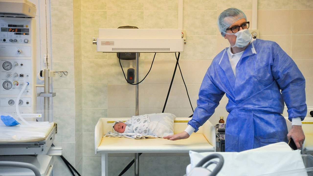 Rusia vrea interzicerea FIV pentru femei singure, promovează familii tradiționale