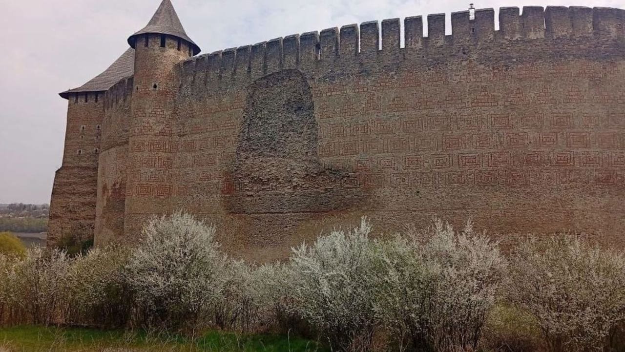 Prăbușire parțială a zidului Cetății Hotin în regiunea Cernăuți