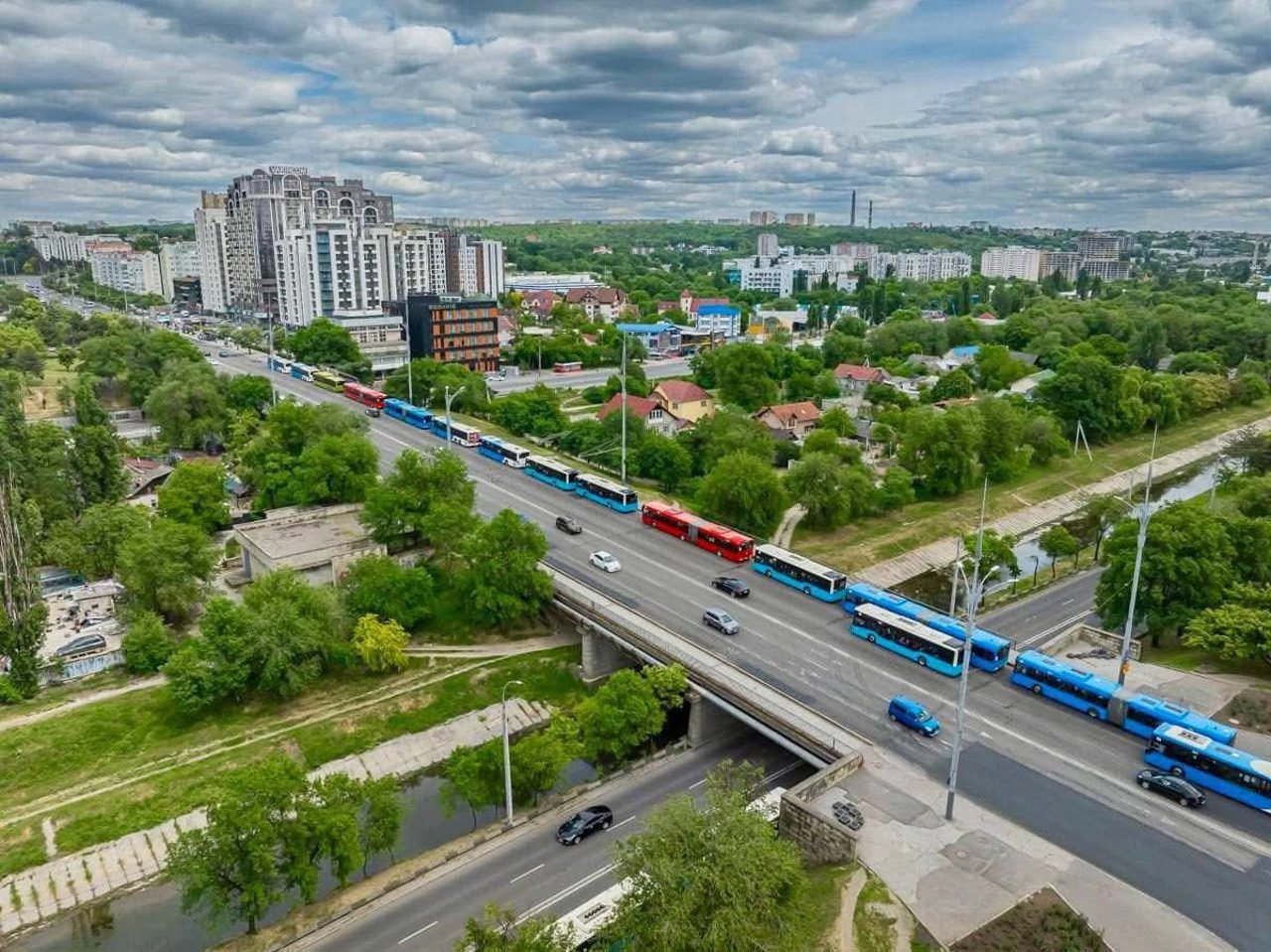 Chișinău suplimentează transportul public pentru Paștele Blajinilor