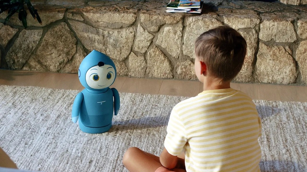 Lunara AI Toy, jucăria inteligentă din Moldova, dialoghează cu copiii