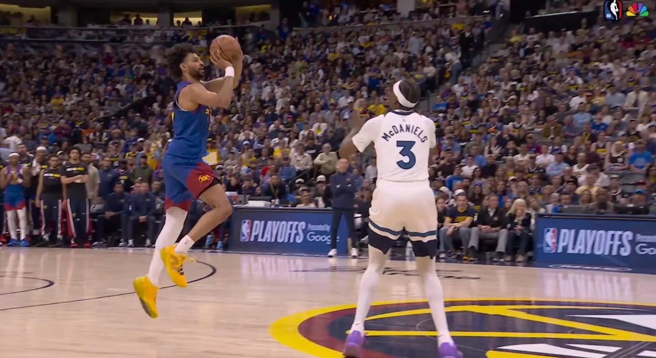 Jamal Murray înscrie un buzzer-beater spectaculos din jumătatea terenului